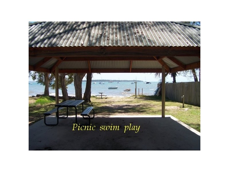 214 Kate St, Macleay Island QLD 4184