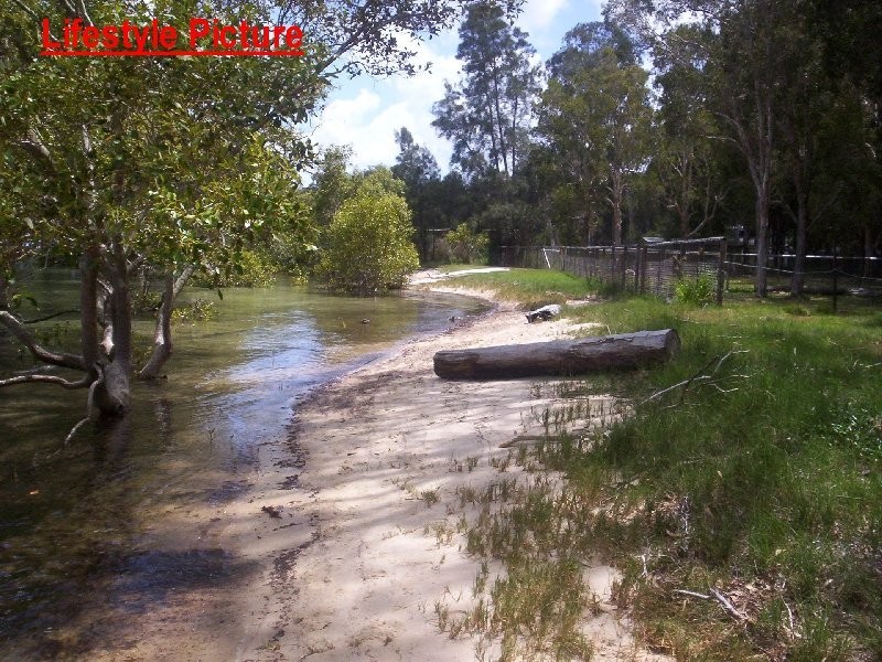 33 COAST RD, Macleay Island QLD 4184