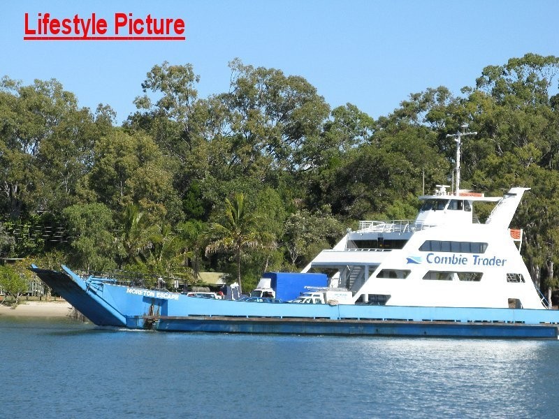 33 COAST RD, Macleay Island QLD 4184
