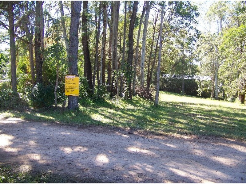 10 PINE AV, Lamb Island QLD 4184