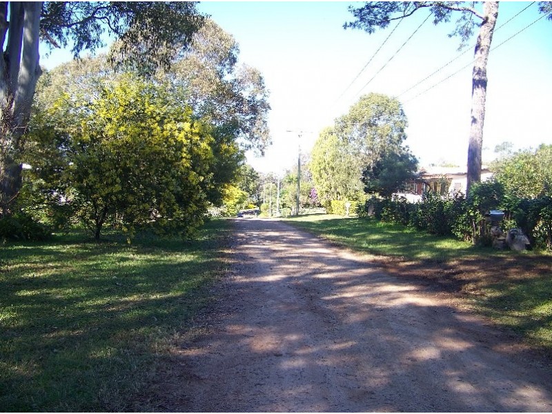 10 PINE AV, Lamb Island QLD 4184