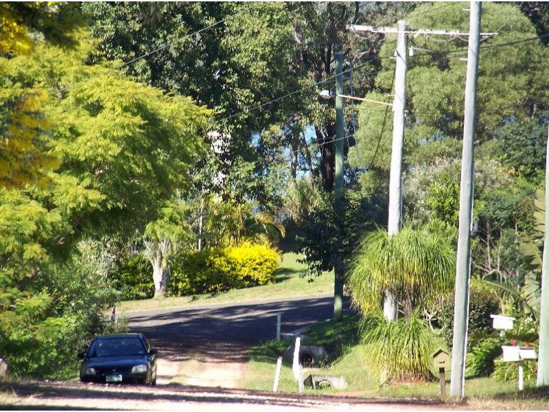 10 PINE AV, Lamb Island QLD 4184