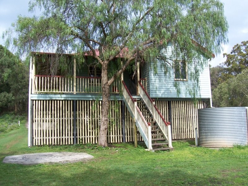 48 CHARLES TCE, Macleay Island QLD 4184