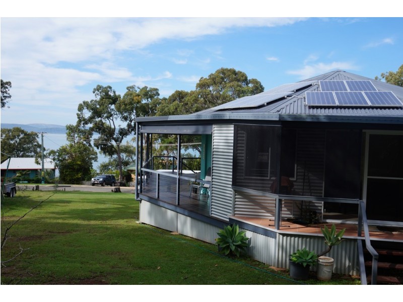 76 Beelong St, Macleay Island QLD 4184