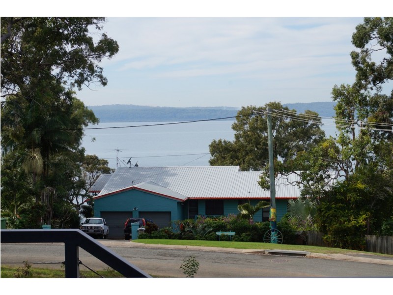 76 Beelong St, Macleay Island QLD 4184
