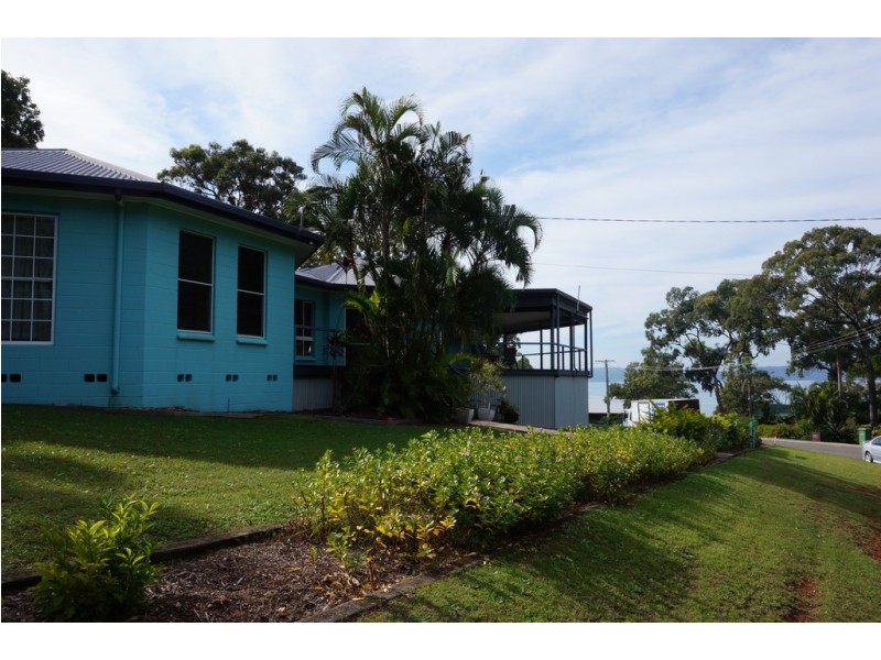 76 Beelong St, Macleay Island QLD 4184