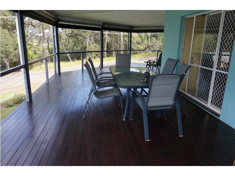 76 Beelong St, Macleay Island QLD 4184