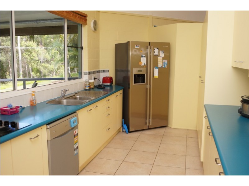 76 Beelong St, Macleay Island QLD 4184