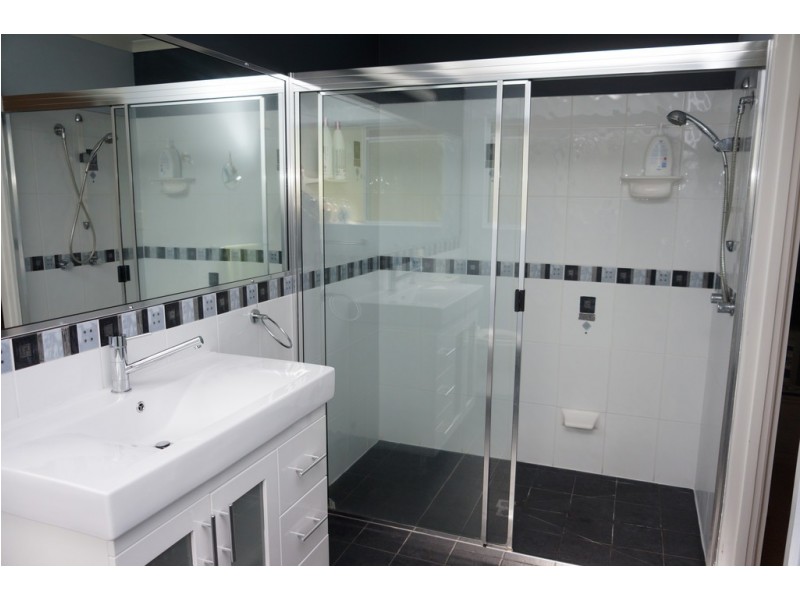 76 Beelong St, Macleay Island QLD 4184