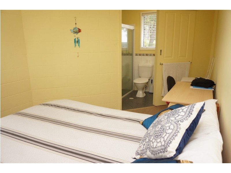 76 Beelong St, Macleay Island QLD 4184