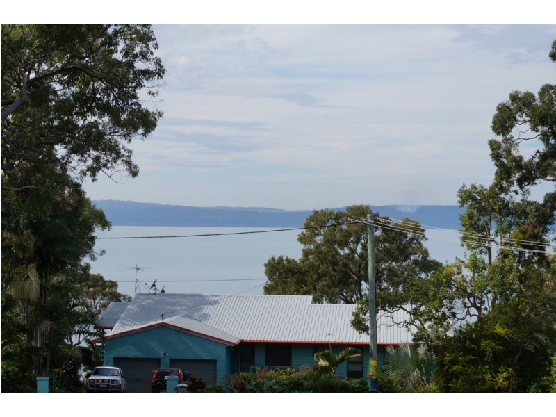 76 Beelong St, Macleay Island QLD 4184