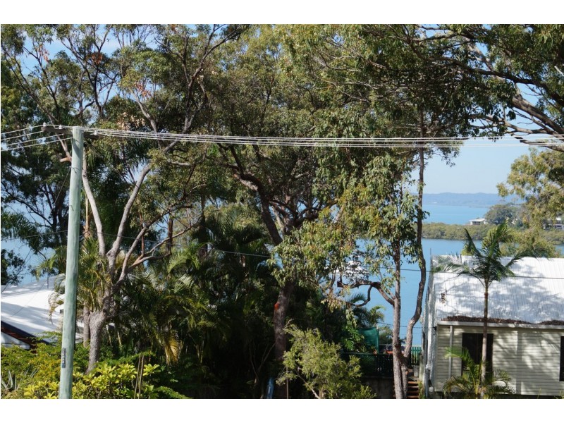 76 Beelong St, Macleay Island QLD 4184