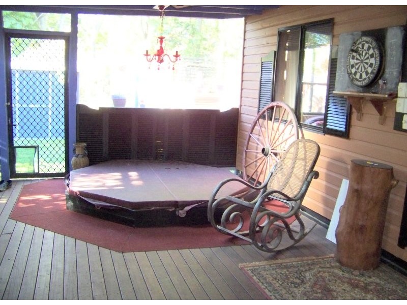 61 Lucas dr, Lamb Island QLD 4184