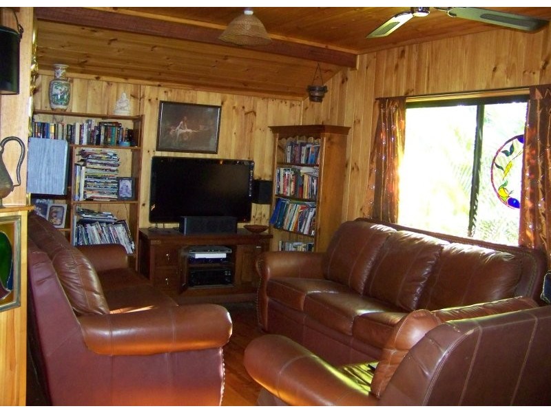 61 Lucas dr, Lamb Island QLD 4184