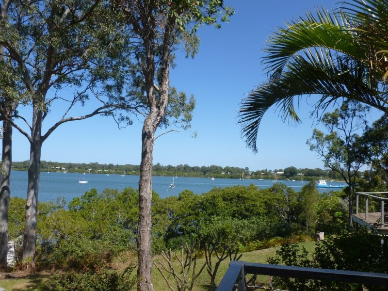 8 COWES ST, Macleay Island QLD 4184