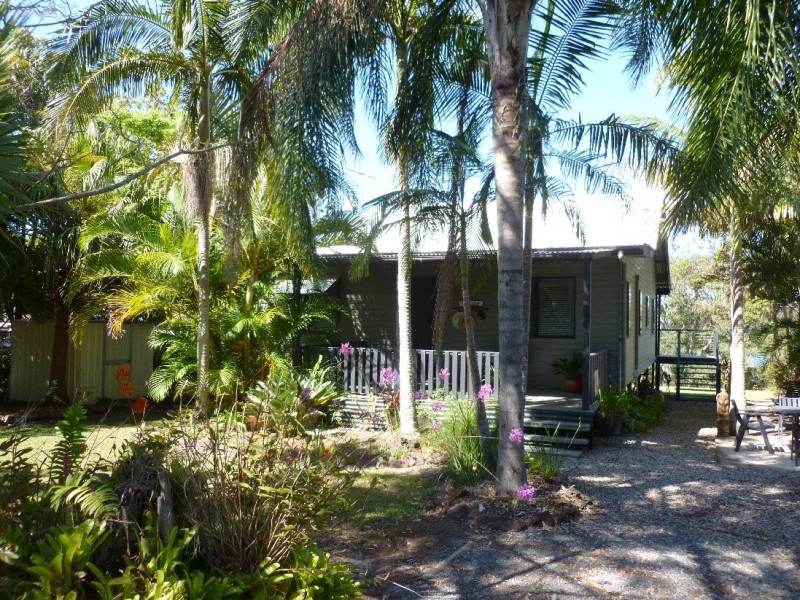8 COWES ST, Macleay Island QLD 4184