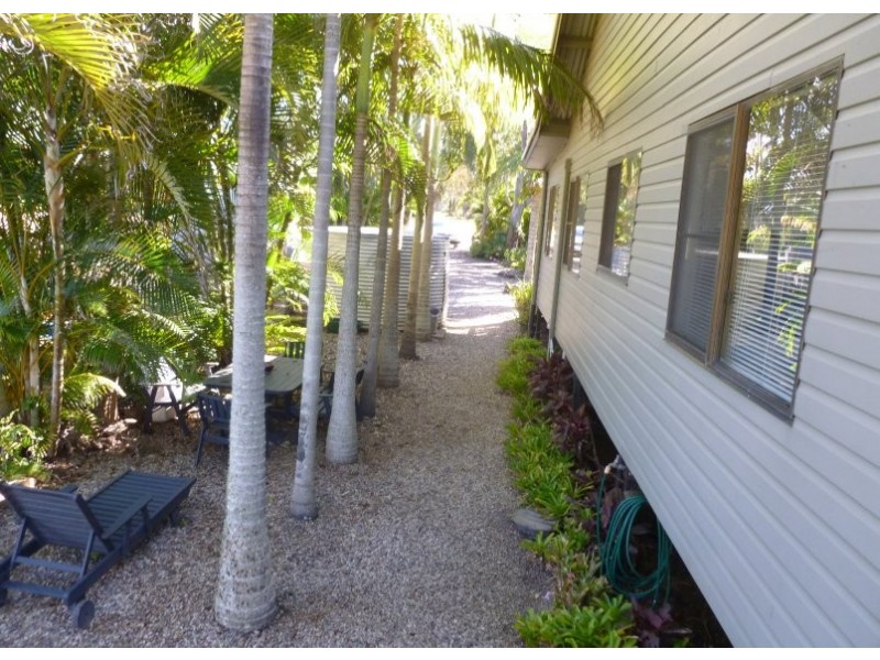 8 COWES ST, Macleay Island QLD 4184