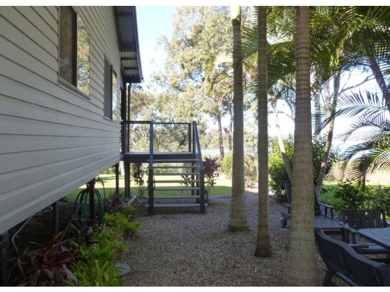 8 COWES ST, Macleay Island QLD 4184