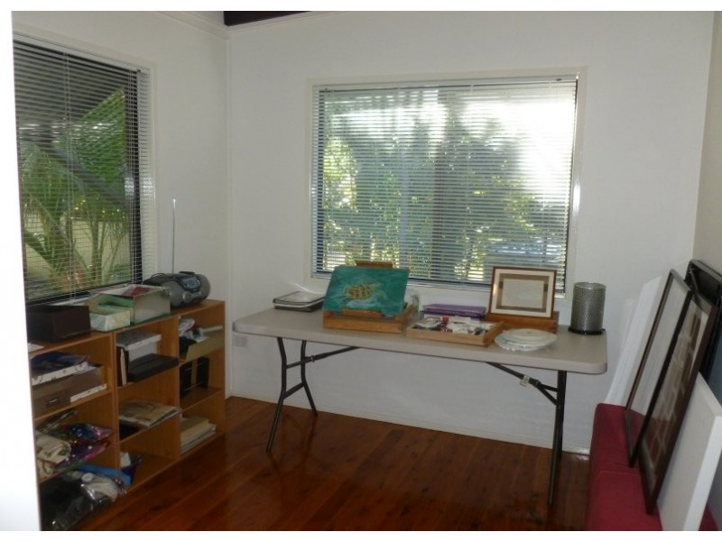 8 COWES ST, Macleay Island QLD 4184