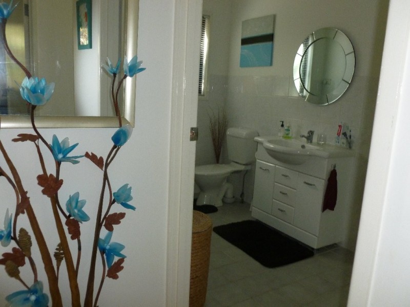 8 COWES ST, Macleay Island QLD 4184