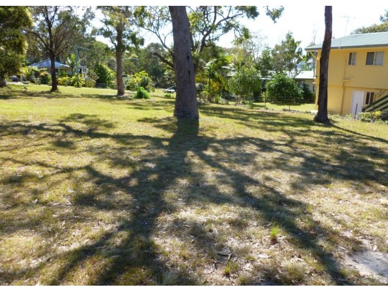 27 TUKKERI, Macleay Island QLD 4184