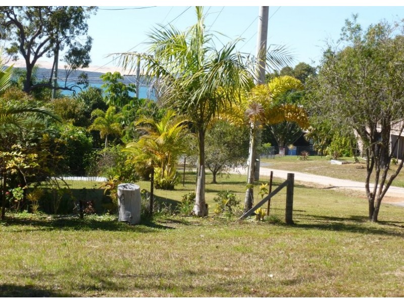 27 TUKKERI, Macleay Island QLD 4184