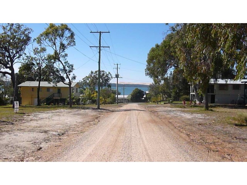 27 TUKKERI, Macleay Island QLD 4184