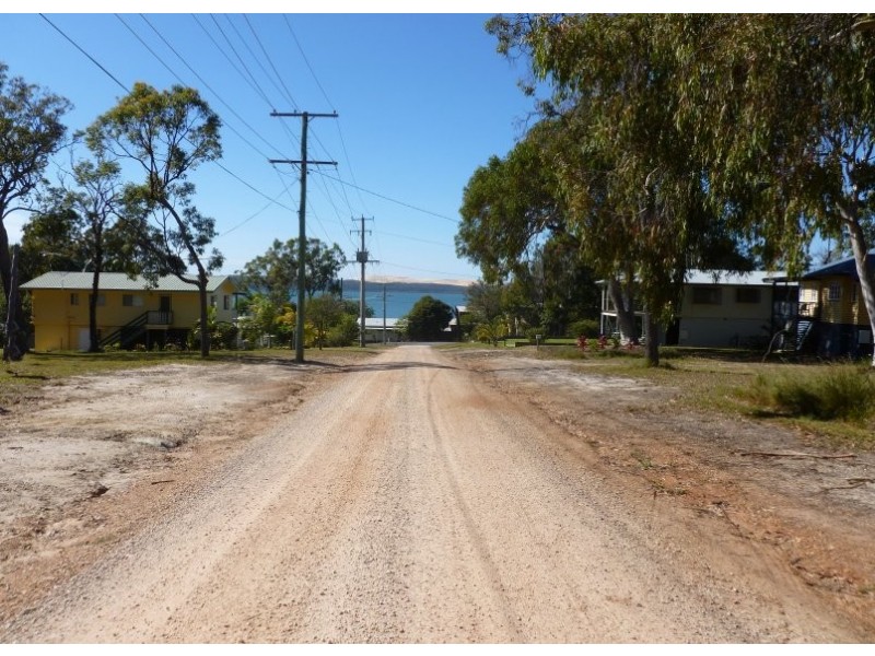 27 TUKKERI, Macleay Island QLD 4184