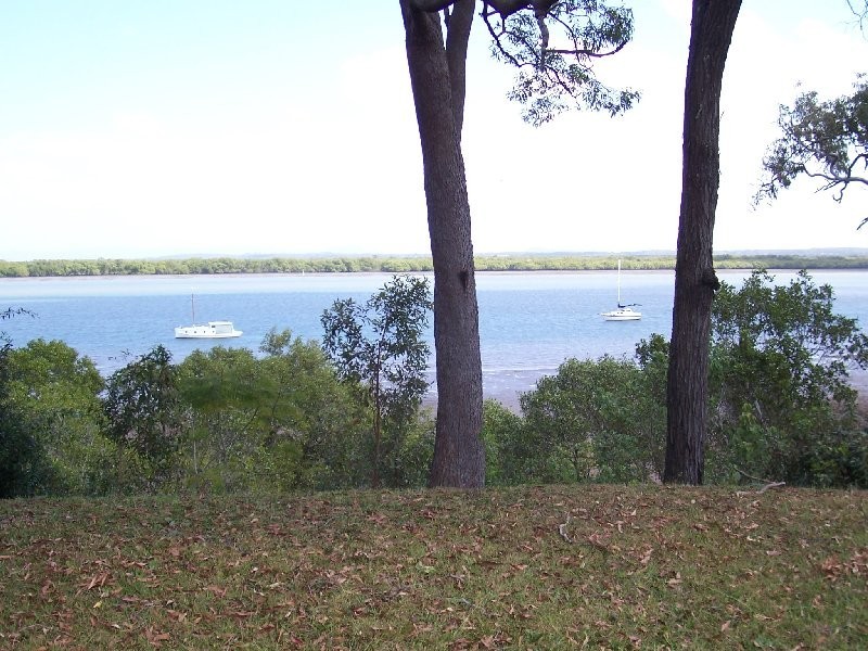 100 WESTERN ROAD, Macleay Island QLD 4184