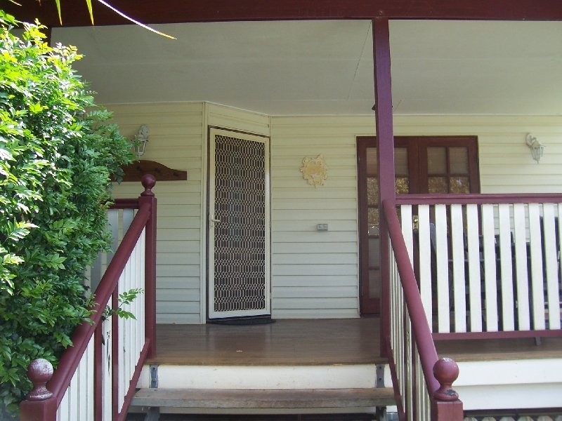 100 WESTERN ROAD, Macleay Island QLD 4184