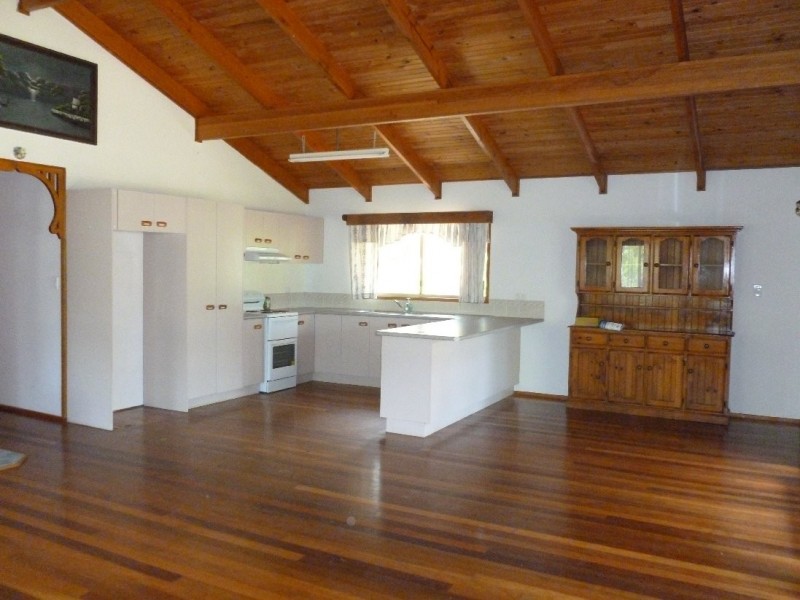 25 PRESIDENT TERRACE, Macleay Island QLD 4184