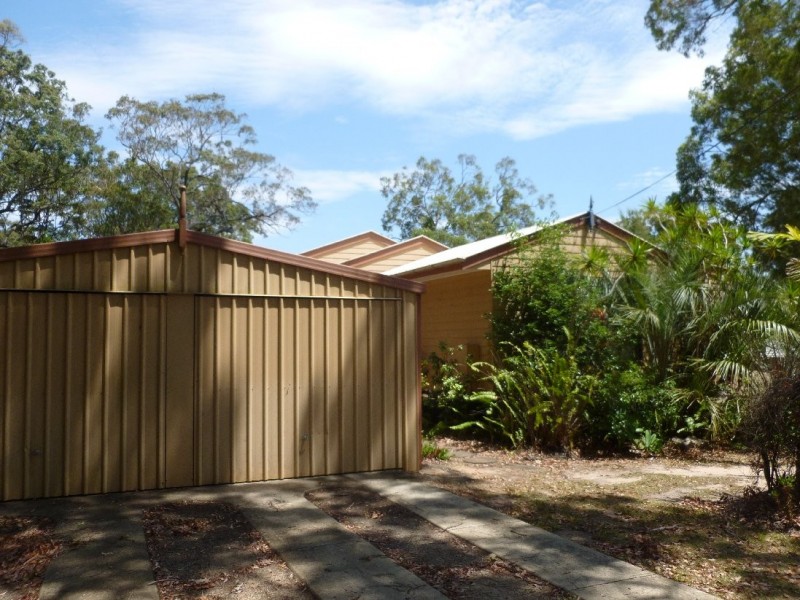 25 PRESIDENT TERRACE, Macleay Island QLD 4184