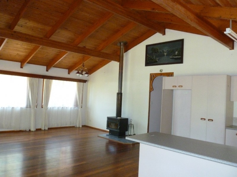 25 PRESIDENT TERRACE, Macleay Island QLD 4184