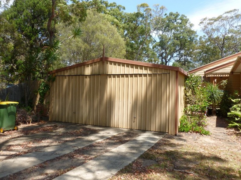 25 PRESIDENT TERRACE, Macleay Island QLD 4184
