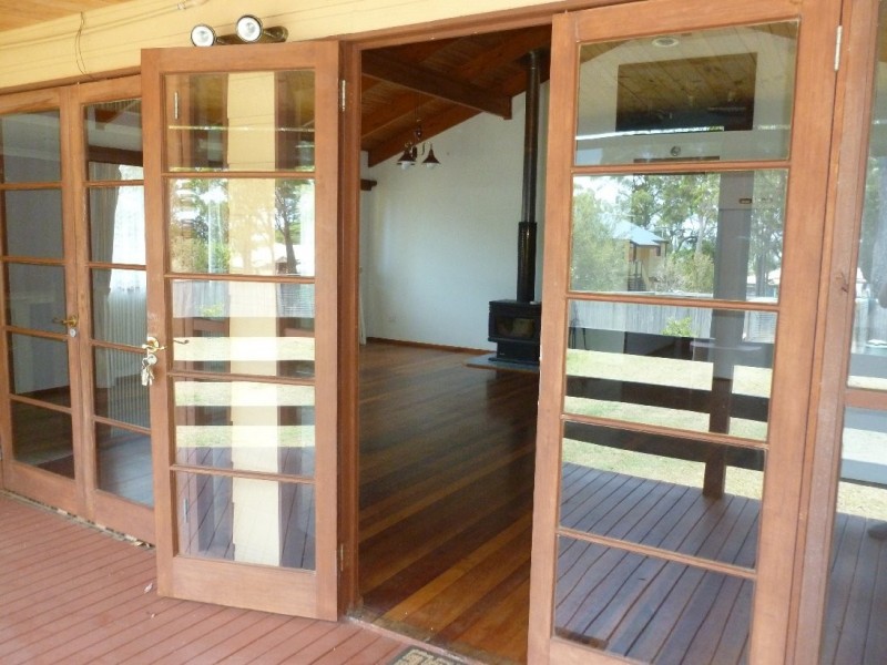 25 PRESIDENT TERRACE, Macleay Island QLD 4184