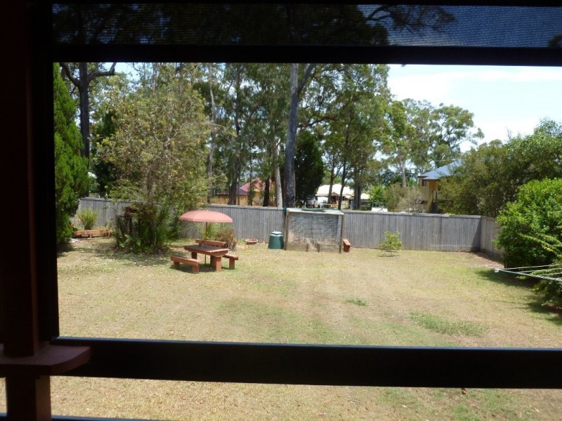 25 PRESIDENT TERRACE, Macleay Island QLD 4184