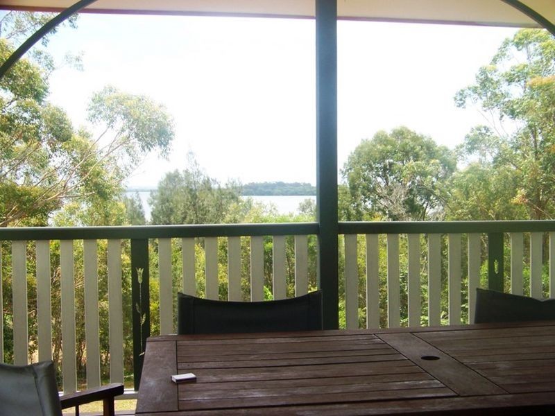 104 Avondale Rd, Russell Island QLD 4184