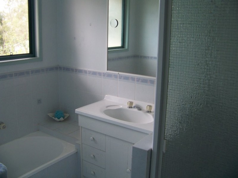 31 Scotts Road, Macleay Island QLD 4184