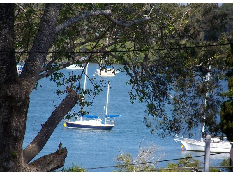 8 Michael av, Lamb Island QLD 4184