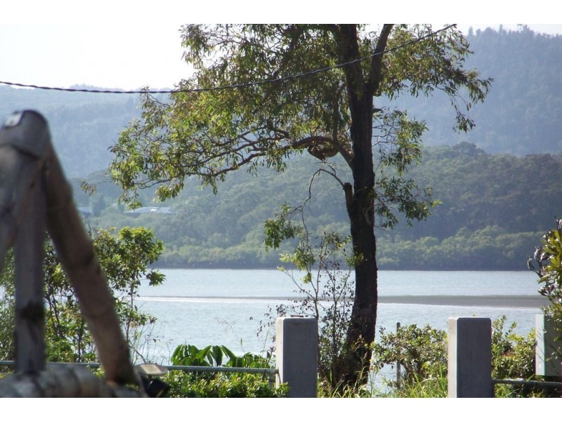 8 Michael av, Lamb Island QLD 4184