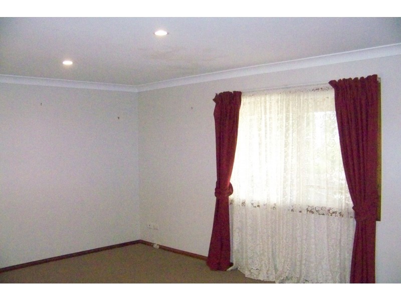 8 Michael av, Lamb Island QLD 4184