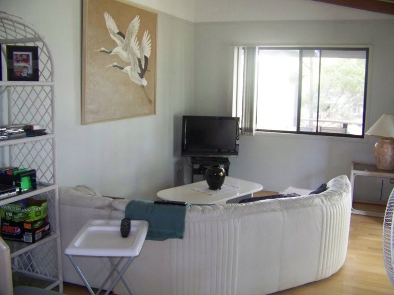 12 Ilya St, Macleay Island QLD 4184