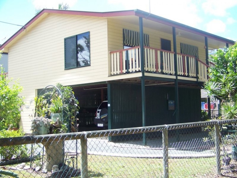 32 Eastbourne ST, Macleay Island QLD 4184
