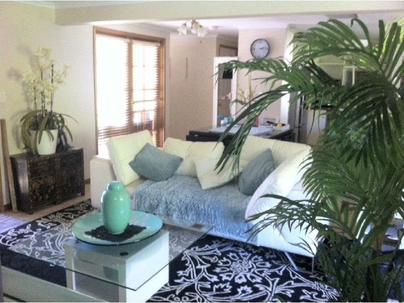 6 THOMAS STREET, Macleay Island QLD 4184