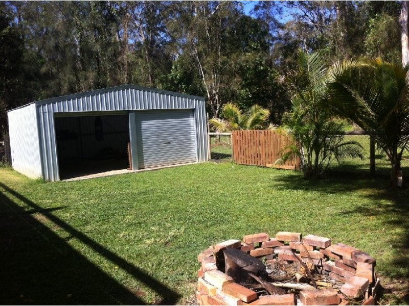 6 THOMAS STREET, Macleay Island QLD 4184