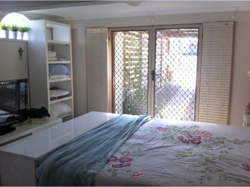 6 THOMAS STREET, Macleay Island QLD 4184