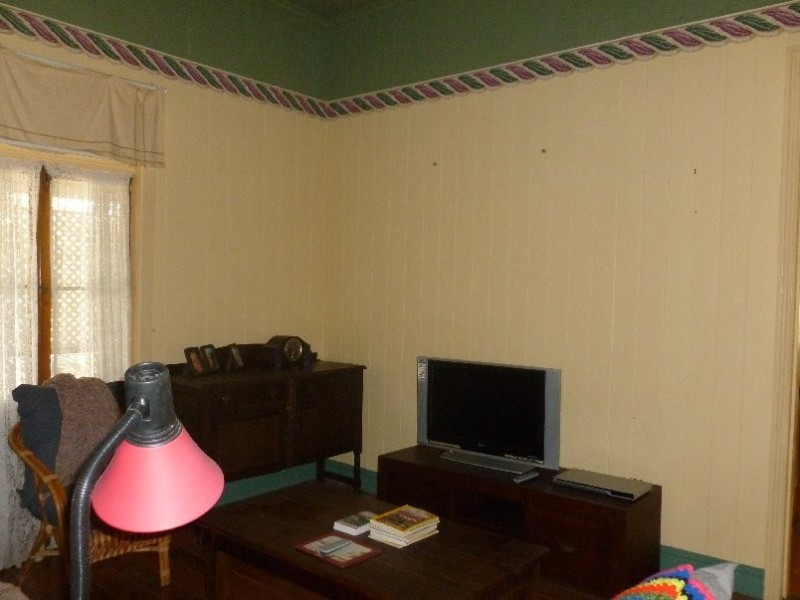 27 MAWARRA STREET, Macleay Island QLD 4184