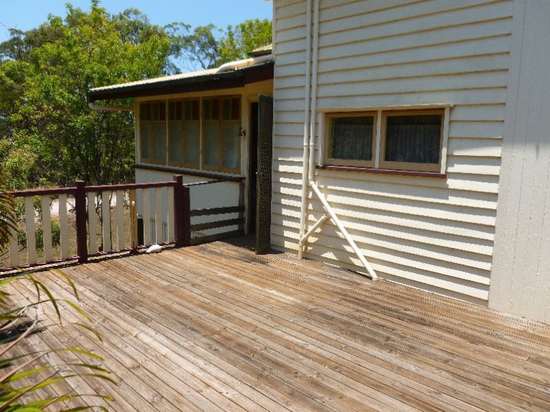 27 MAWARRA STREET, Macleay Island QLD 4184