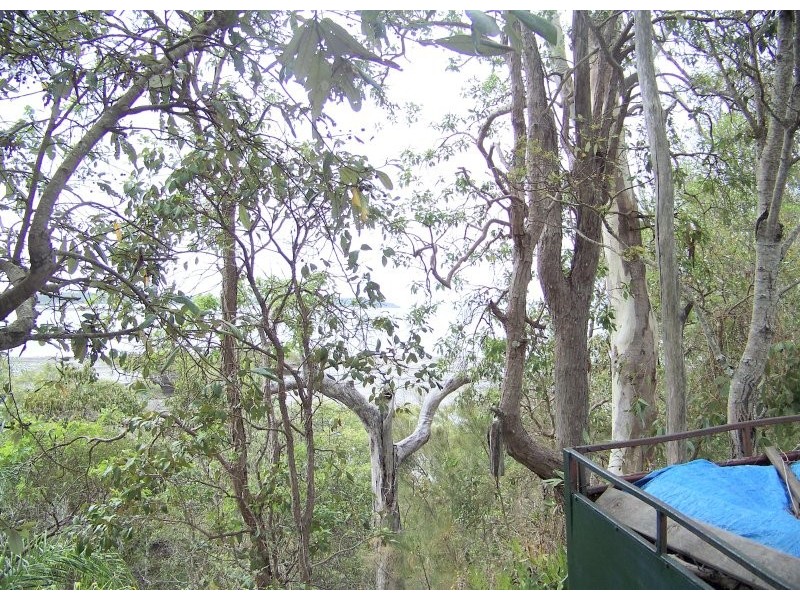 1 PACIFIC ST, Lamb Island QLD 4184