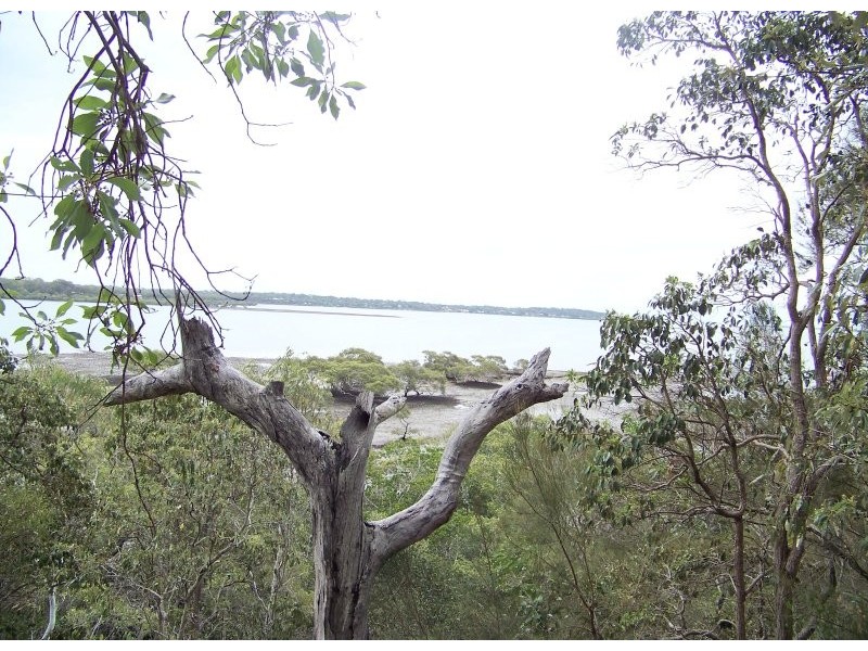 1 PACIFIC ST, Lamb Island QLD 4184